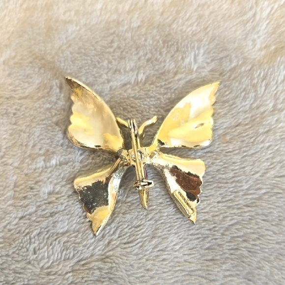 #128 Vintage Elegant Gold Butterfly Brooch - Picture 3 of 4